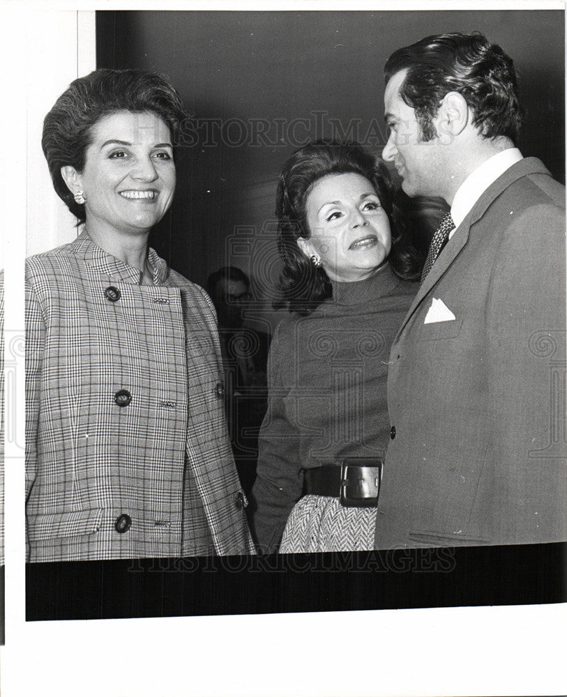 1969 Press Photo Mrs. Lee Hills Luigi Lauriola Mrs. Fis - Historic Images