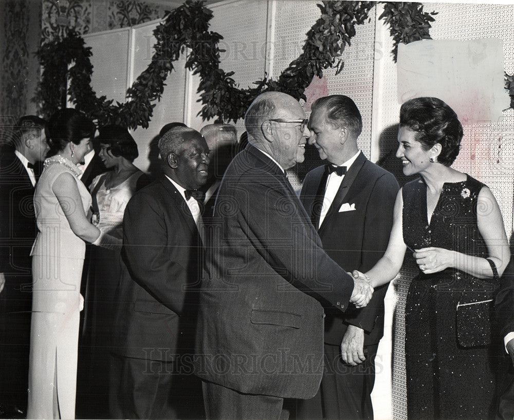 1965 Press Photo Mrs Lee Hills Detroit chairman - Historic Images