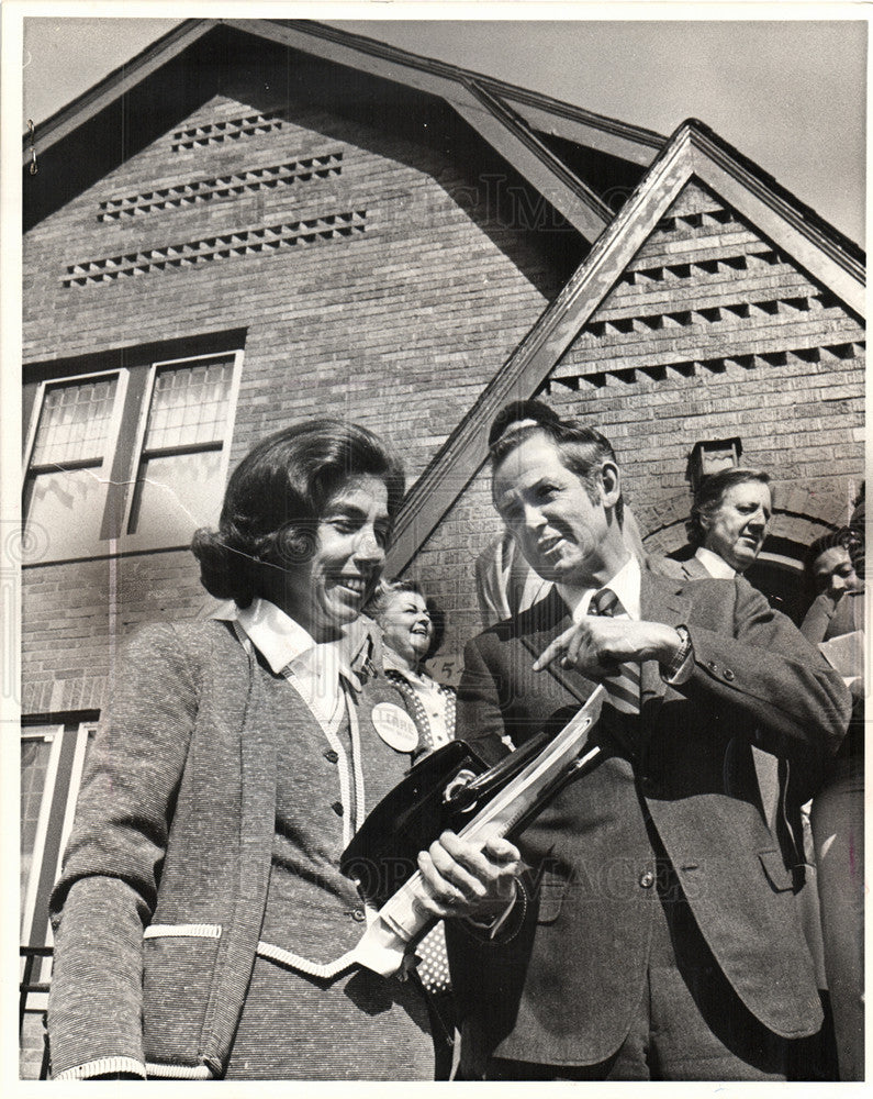 1976 Press Photo HUD Hills Governor Milliken - Historic Images