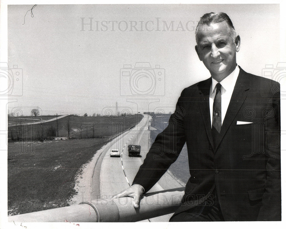 1966 Press Photo Michigan highway director Howard Hill - Historic Images