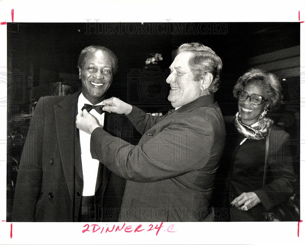 1990 Press Photo Gilbert Hill Council Member - Historic Images