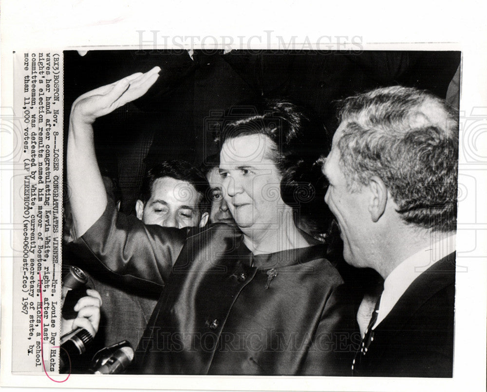 1967 Press Photo Mrs. Louise Day Hicks waves - Historic Images