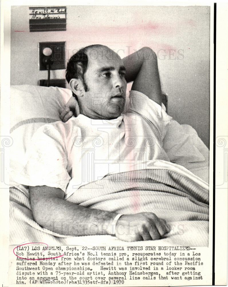 1970 Press Photo Bob Hewitt South Africa Tennis Hospita - Historic Images