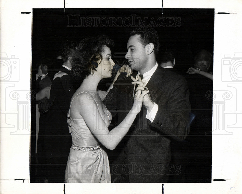 1951 Press Photo Elizabeth Hilton Stanley Donen - Historic Images