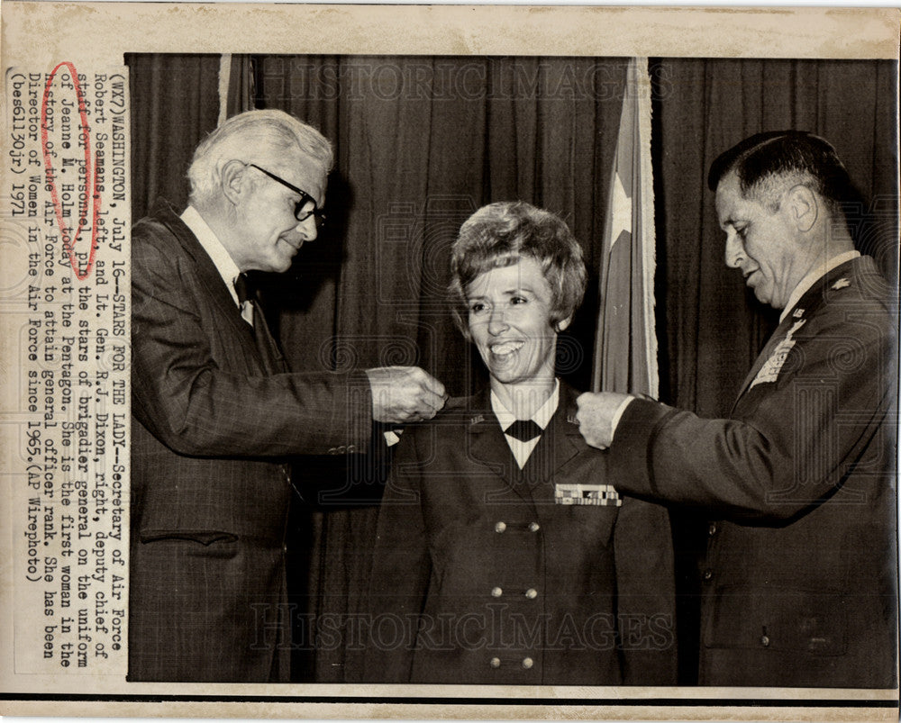 1971 Press Photo Jeanne M. Holm Air Force Brigadier - Historic Images