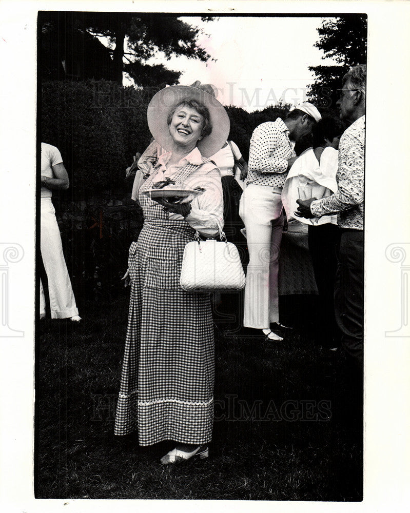 1975 Press Photo Actress Celeste Holm Gibson Girl Dress - Historic Images