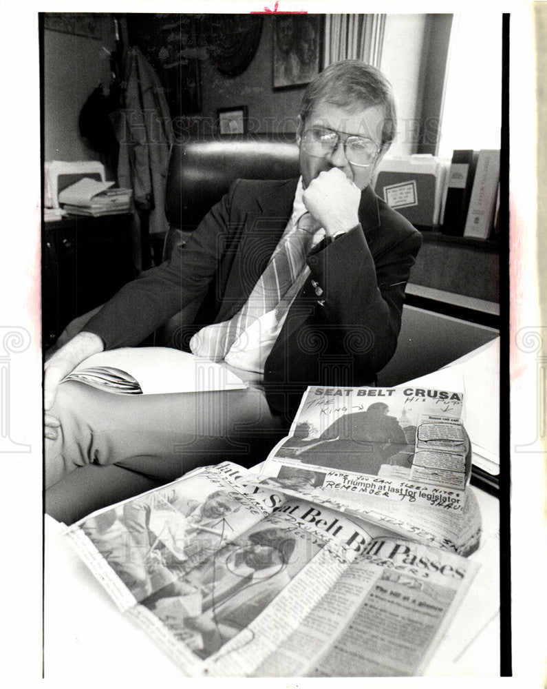 1985 Press Photo Hollister seat belt bill - Historic Images