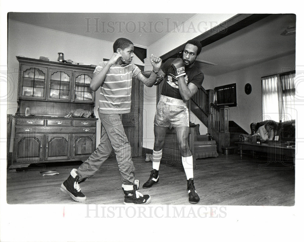 1985 Press Photo Bill Hollis Oliver sparing - Historic Images