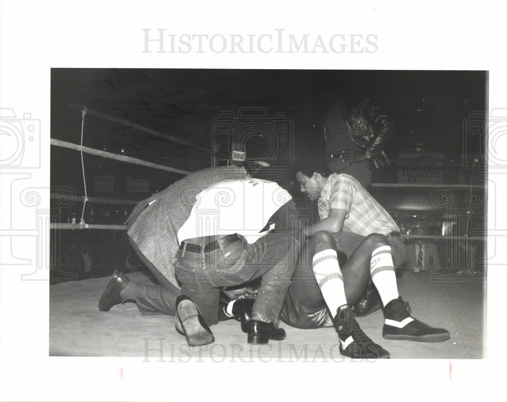 1985 Press Photo Hollis fighting Toronto Loss - Historic Images