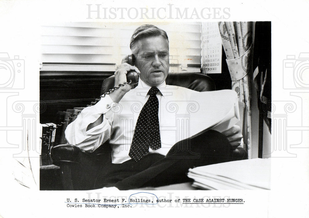 1975 Press Photo Ernest Hollings Senator Author Hunger - Historic Images