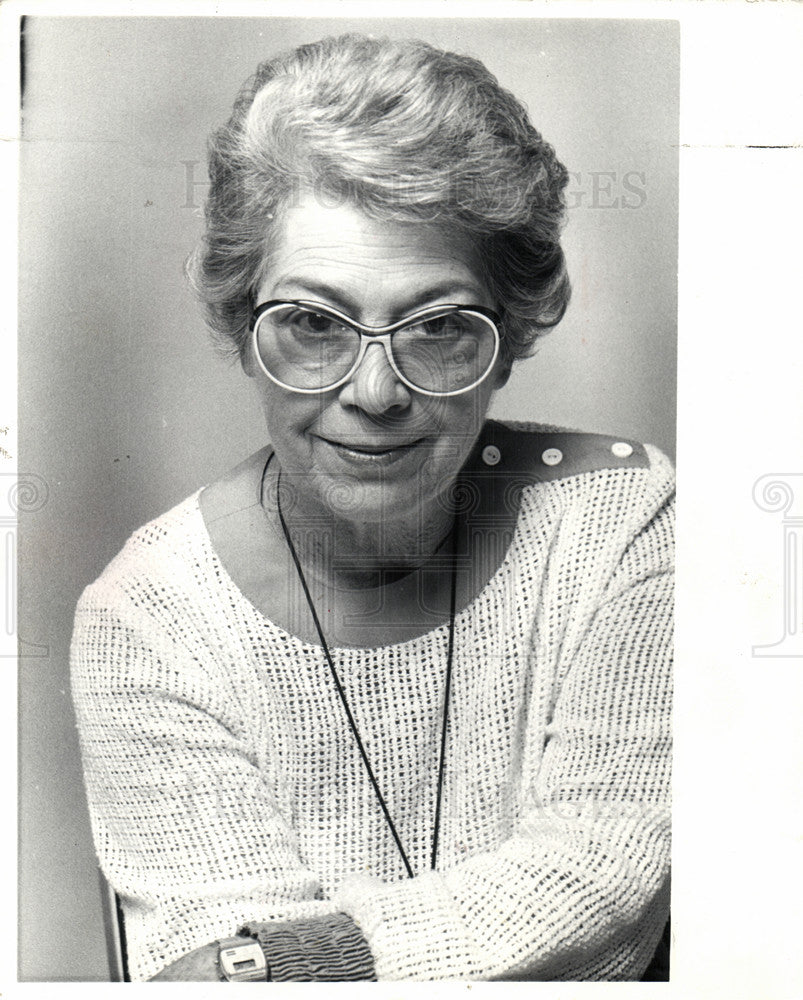 1982 Press Photo Barbara Holliday books editor - Historic Images