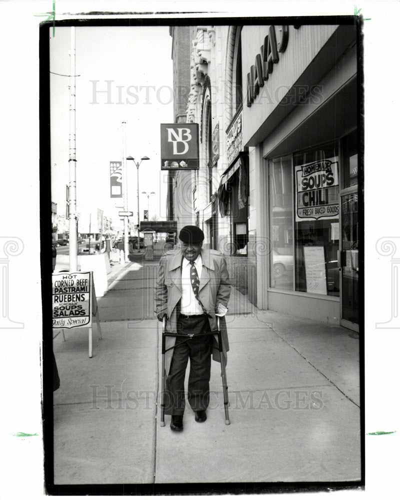 1993 Press Photo Pontiac Michigan Mayor Wallace Holland - Historic Images