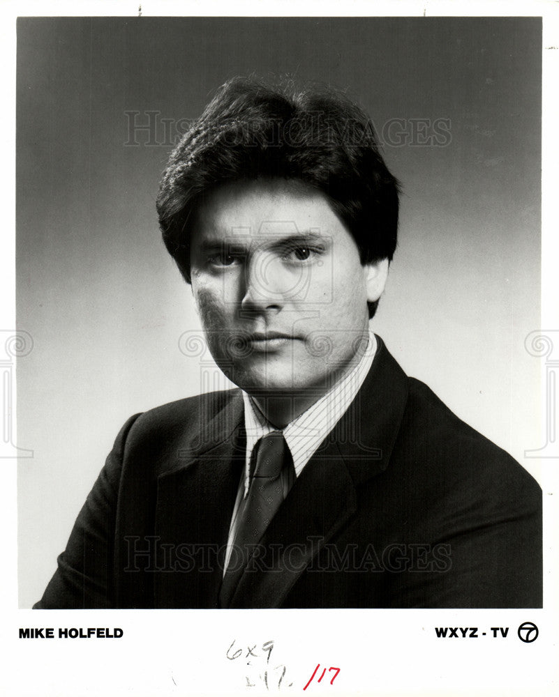 1984 Press Photo Mike Holfeld News Anchor - Historic Images