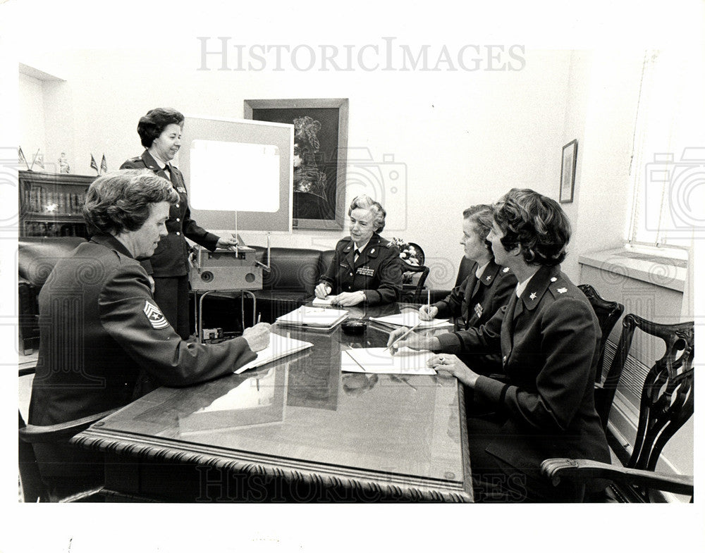 1976 Press Photo Elizabeth Hoisington General Sergeant - Historic Images