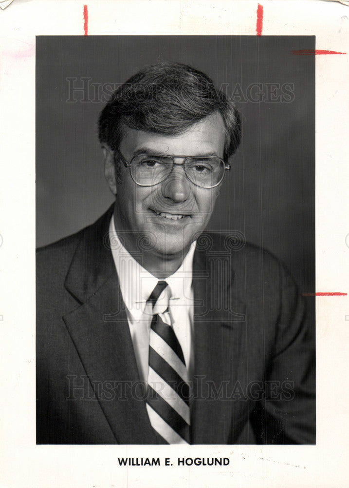 1992 Press Photo Director Standard Federal Bank Detroit - Historic Images