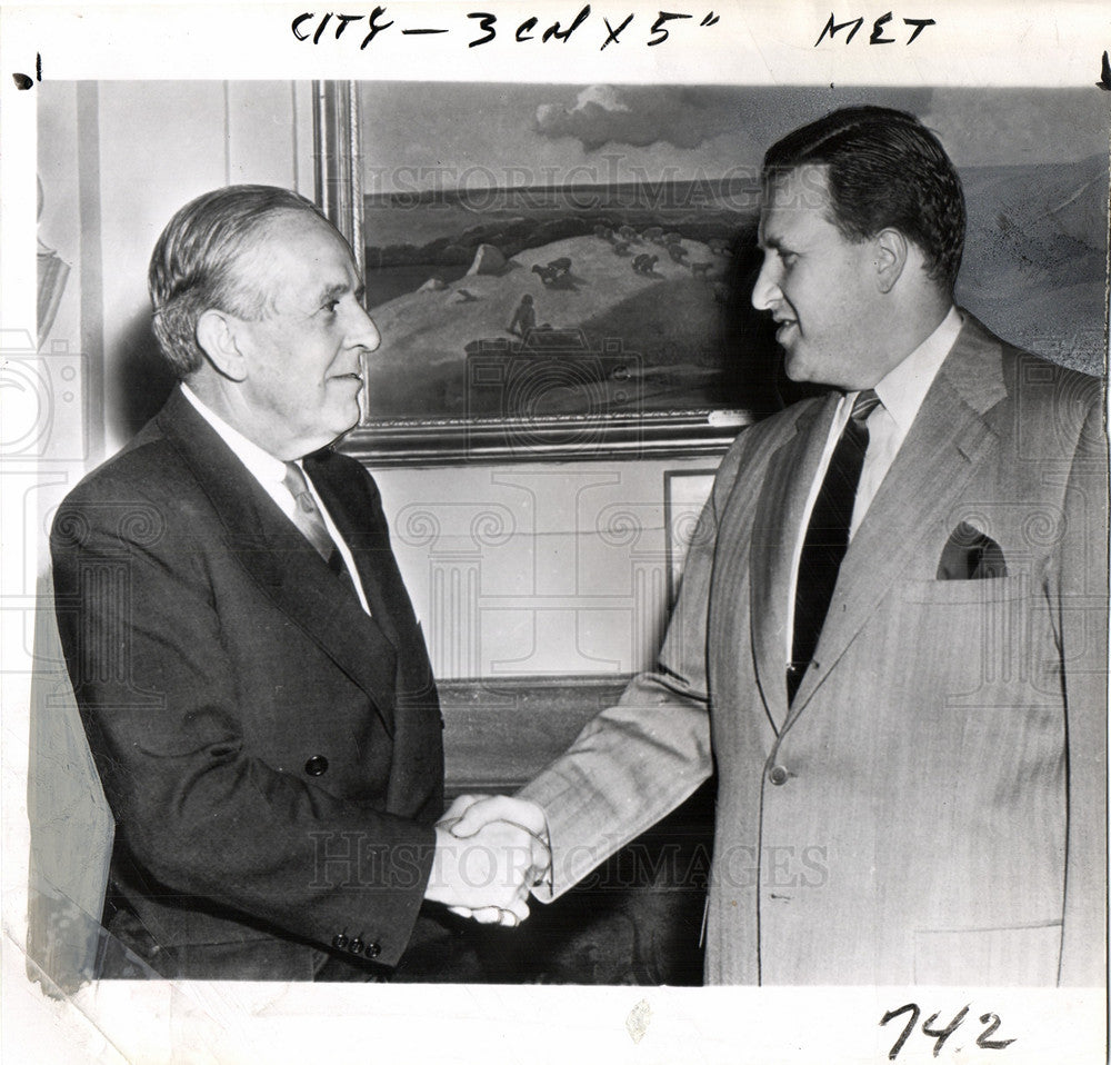 1953 Press Photo Paul Hoffman president Studebaker - Historic Images