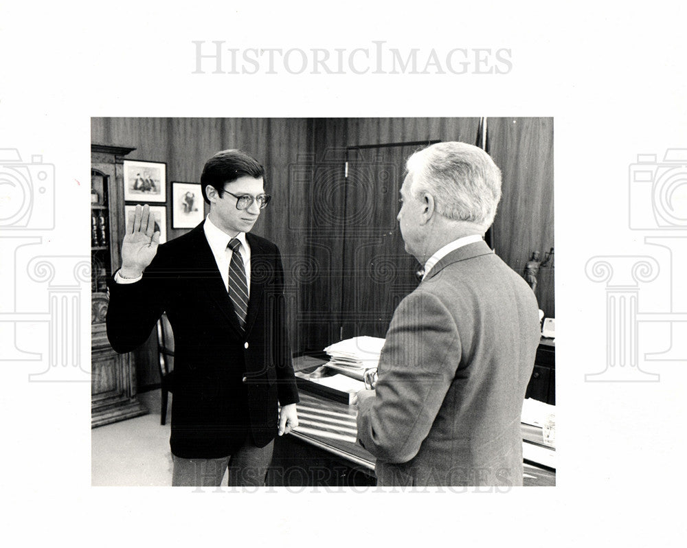 1984 Press Photo Max Hoffman assistant attorney general - Historic Images