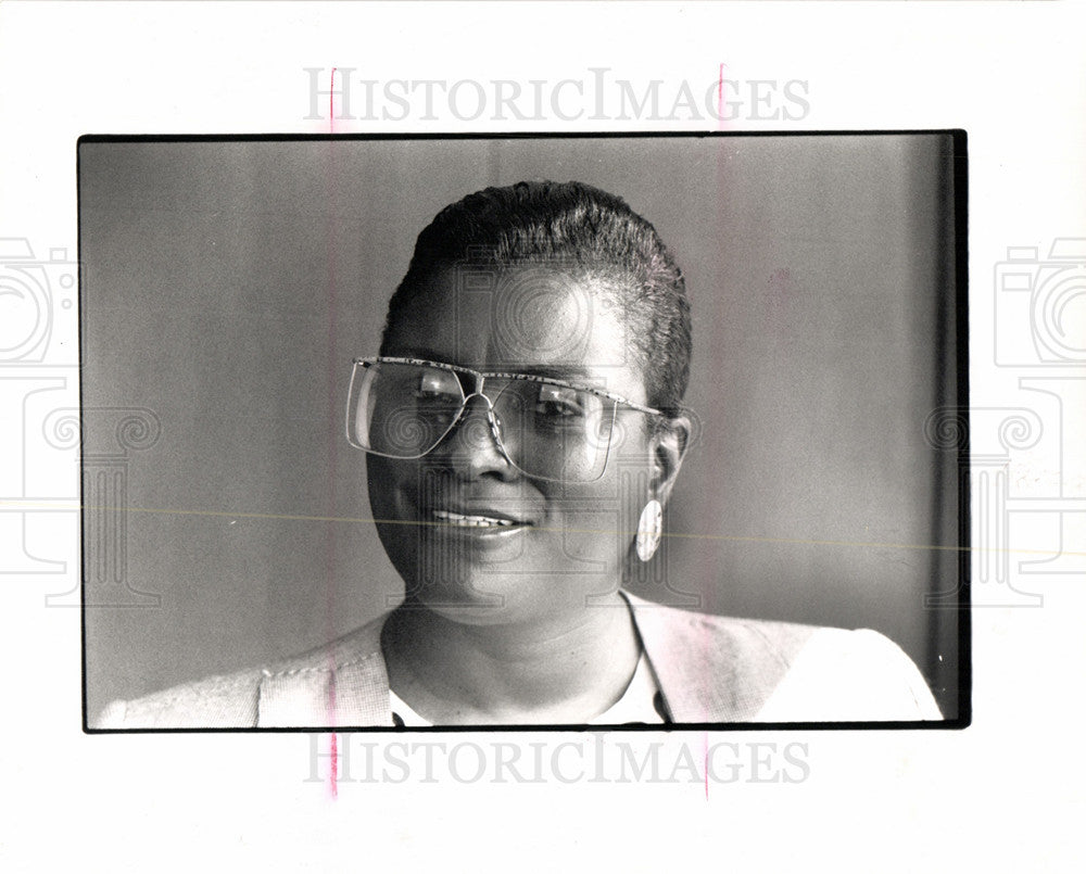 1989 Press Photo mental distured women holmes director - Historic Images