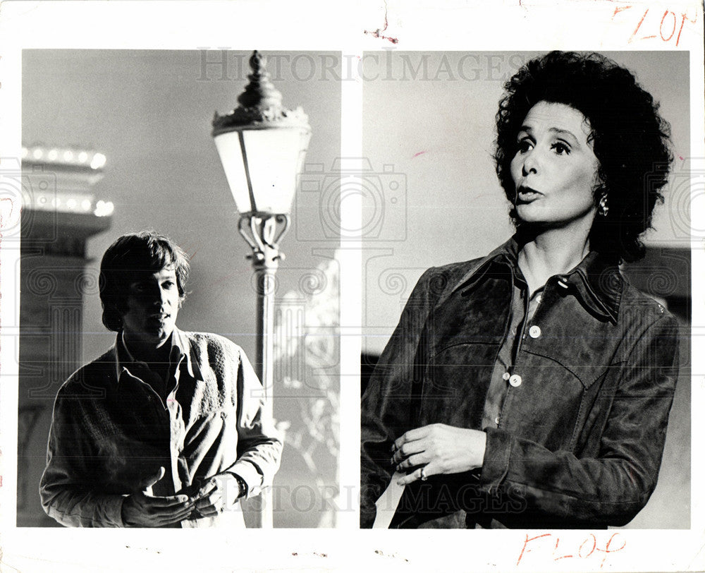 Press Photo brunette seventies man at light post - Historic Images