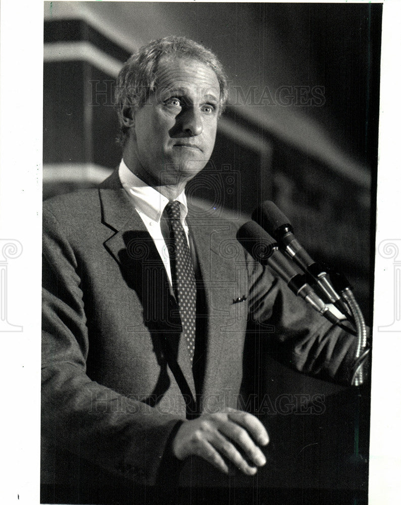 1987 Press Photo Stephen Horn Renaissance Center - Historic Images