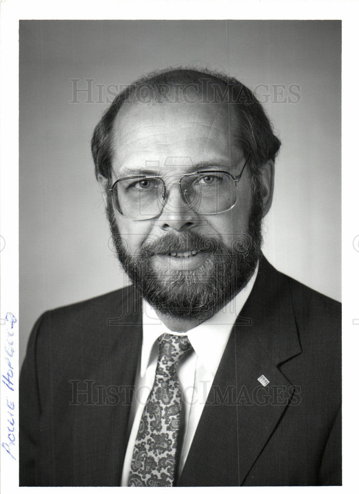 Press Photo Rollie Hopgood 1990 state board - Historic Images