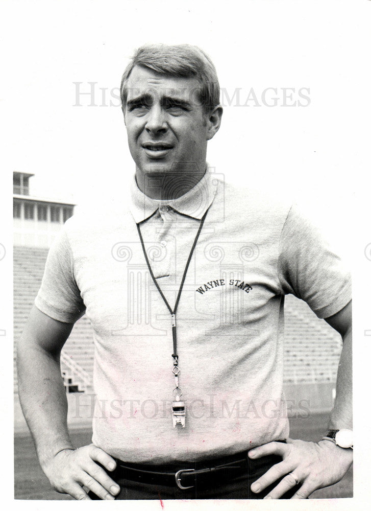 Press Photo Dave Hoover football coach Emporia ESU - Historic Images