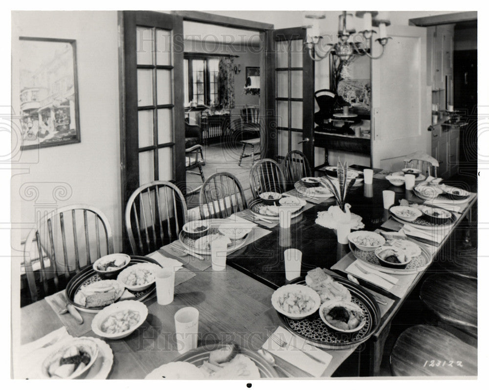 Press Photo Dinner Table Set w/ Plates and Meals - Historic Images