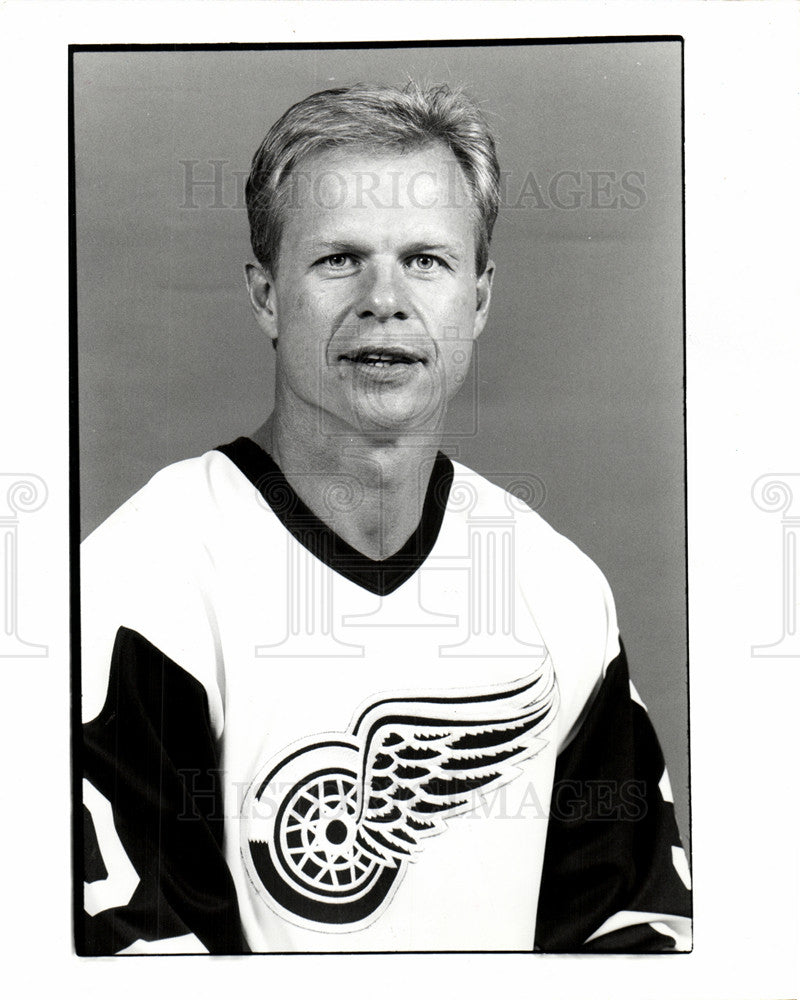 1994 Press Photo Mark Howe NHL Detroit Red Wings - Historic Images