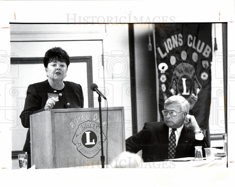 1992 Press Photo Elizabeth Howe L. Brooks Patterson - Historic Images