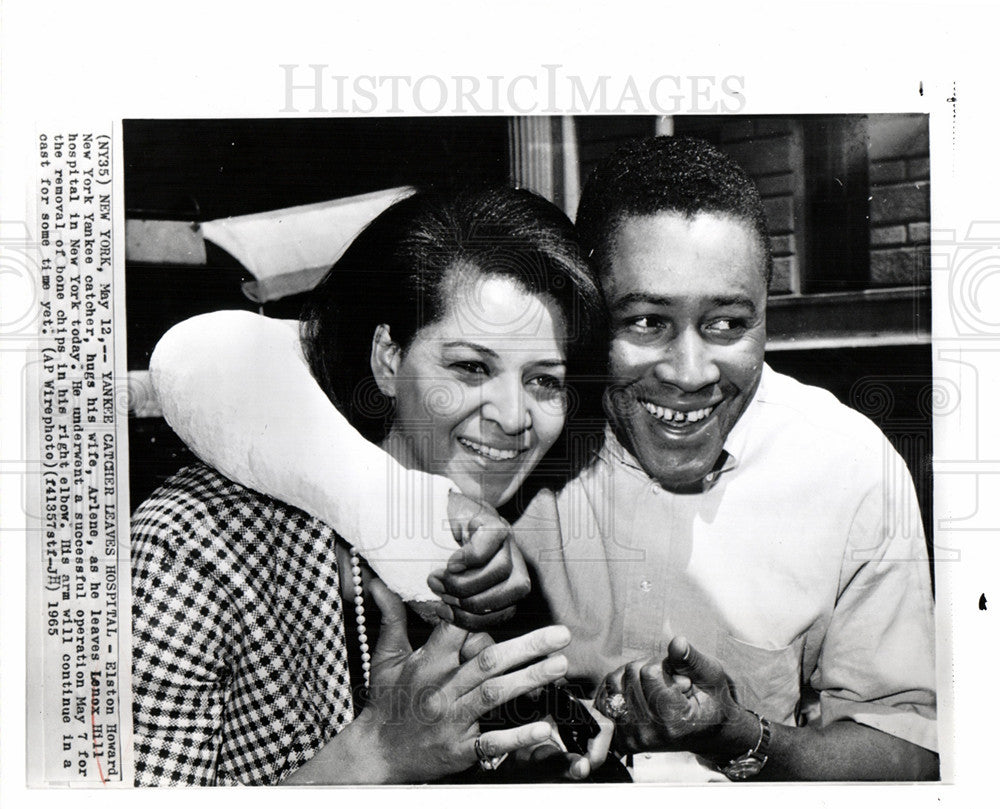 1965 Press Photo Elston Howard Arlene Yankees - Historic Images