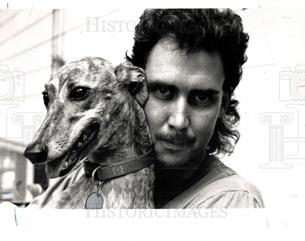 1989 Press Photo David Houy greyhound rescue Jasmin - Historic Images