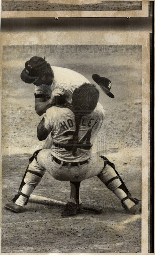 Press Photo Tim Hosley Baseball Catcher - Historic Images