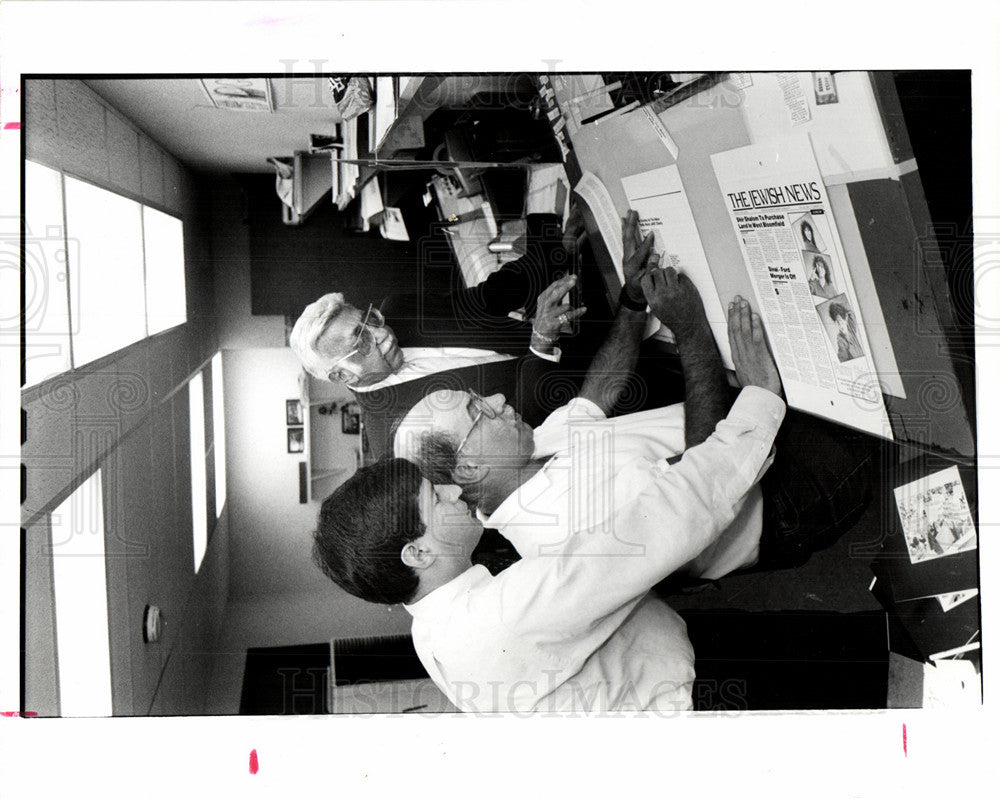 1990 Press Photo Arthur Horwitz publisher Jewish News - Historic Images