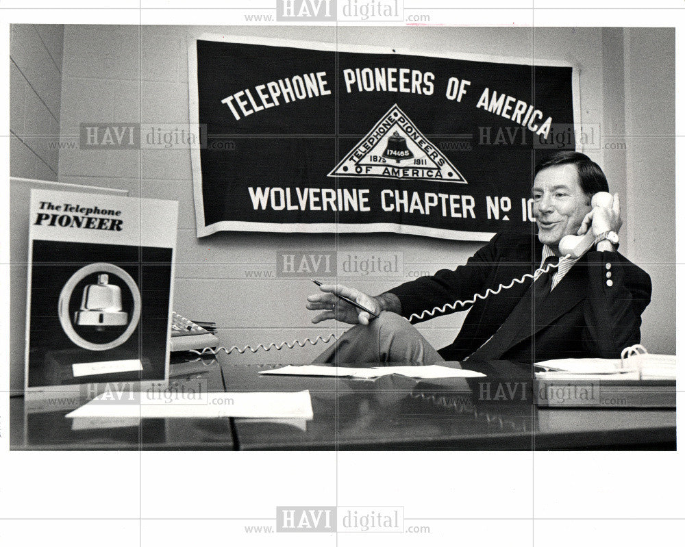 1982 Press Photo Fred Hughes  Telephone Pioneers - Historic Images