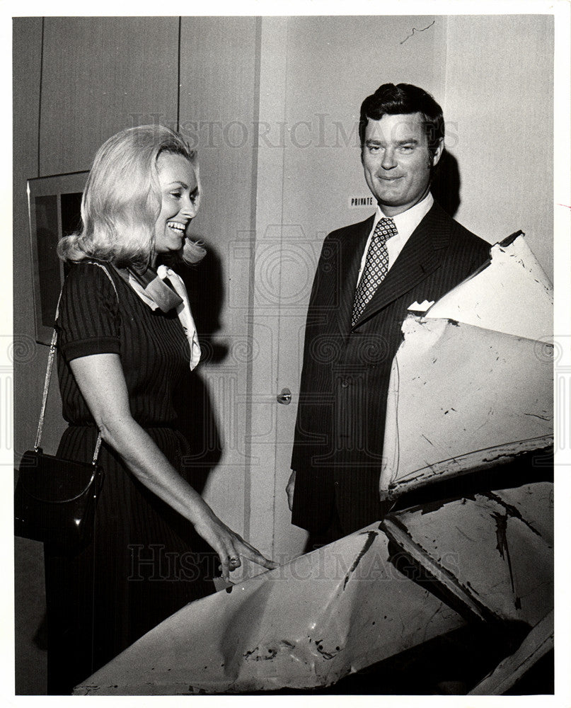 1972 Press Photo Mrs. Edwin G. Roberts &amp; Joseph  Hudson - Historic Images