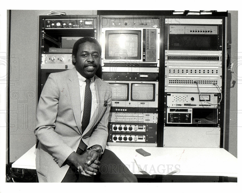 1986 Press Photo Joseph Hudson television talk host - Historic Images