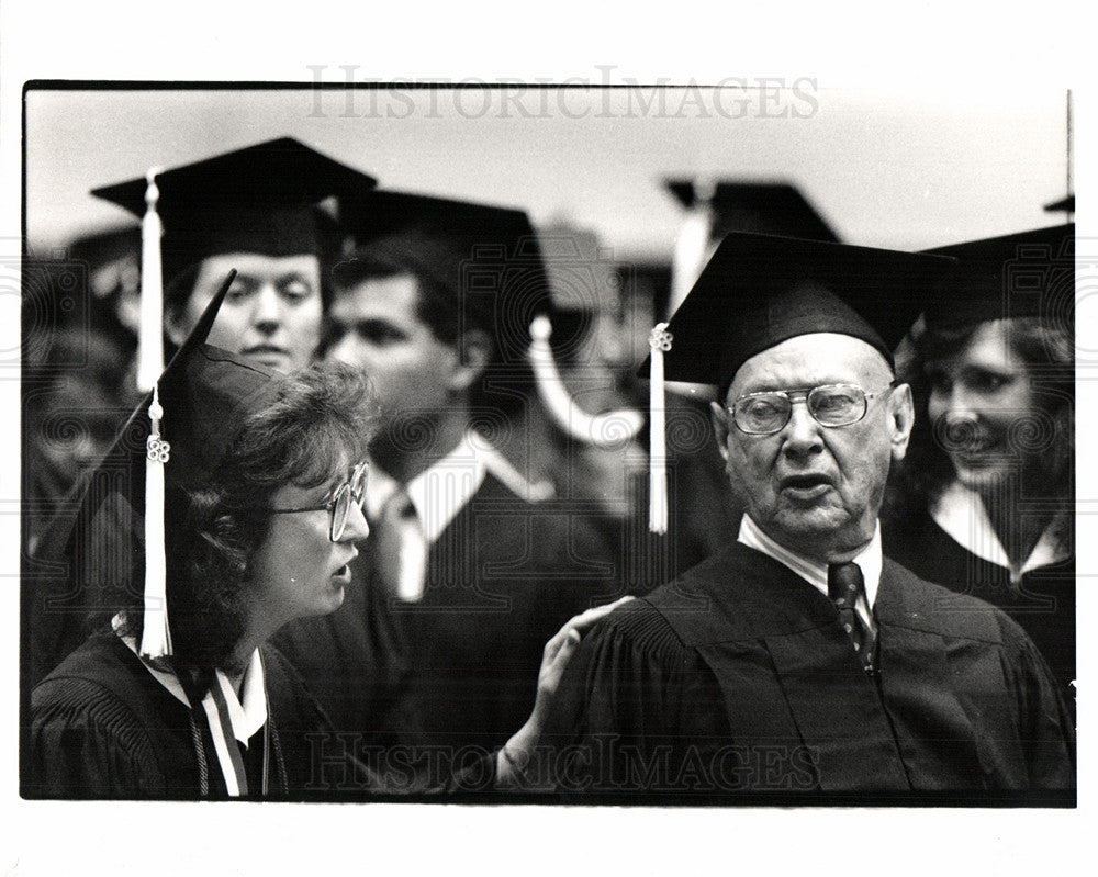 1988 Press Photo Edwin Hudson Detroit University Degree - Historic Images