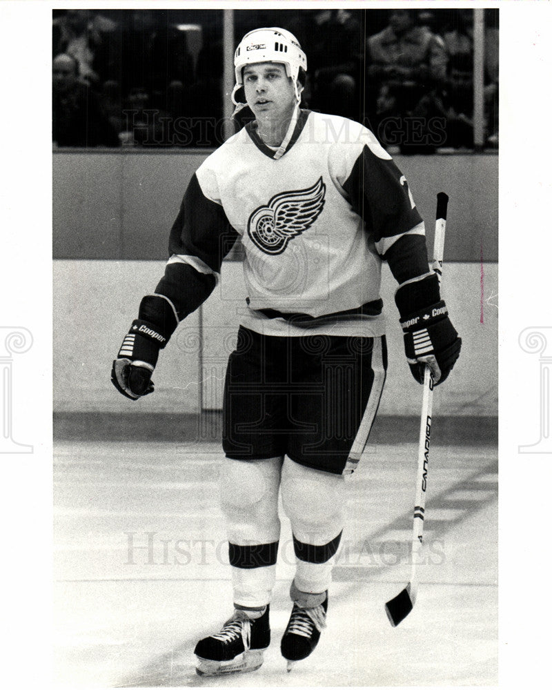 1983 Press Photo Willie Huber Detroit Red Wings hockey - Historic Images