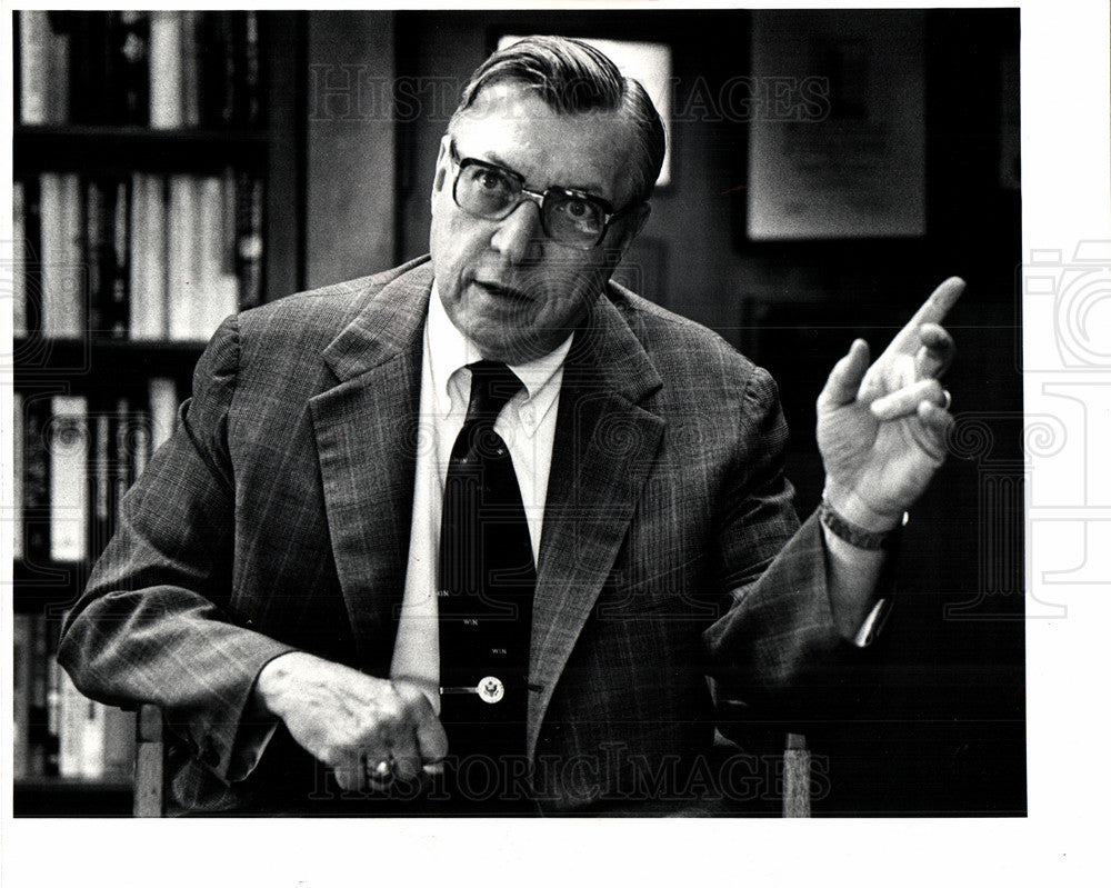 1982 Press Photo Robert Huber Nobel laureate. - Historic Images