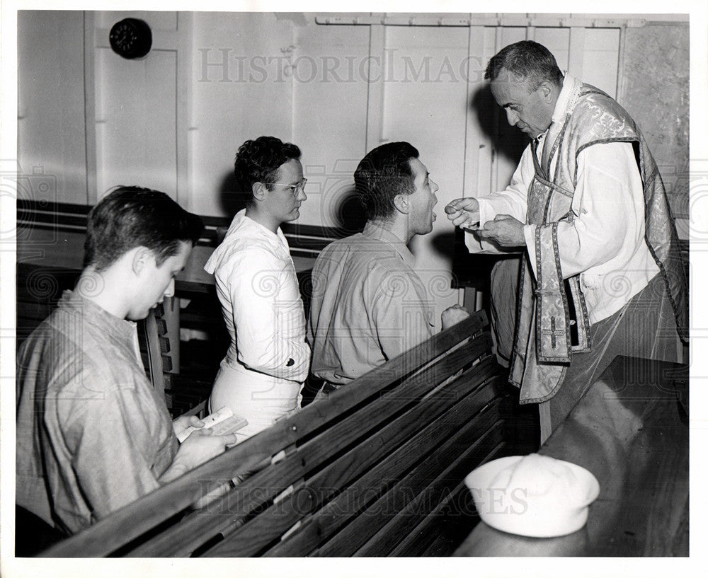 Press Photo Chaplain giving Sacrament Hubbard - Historic Images