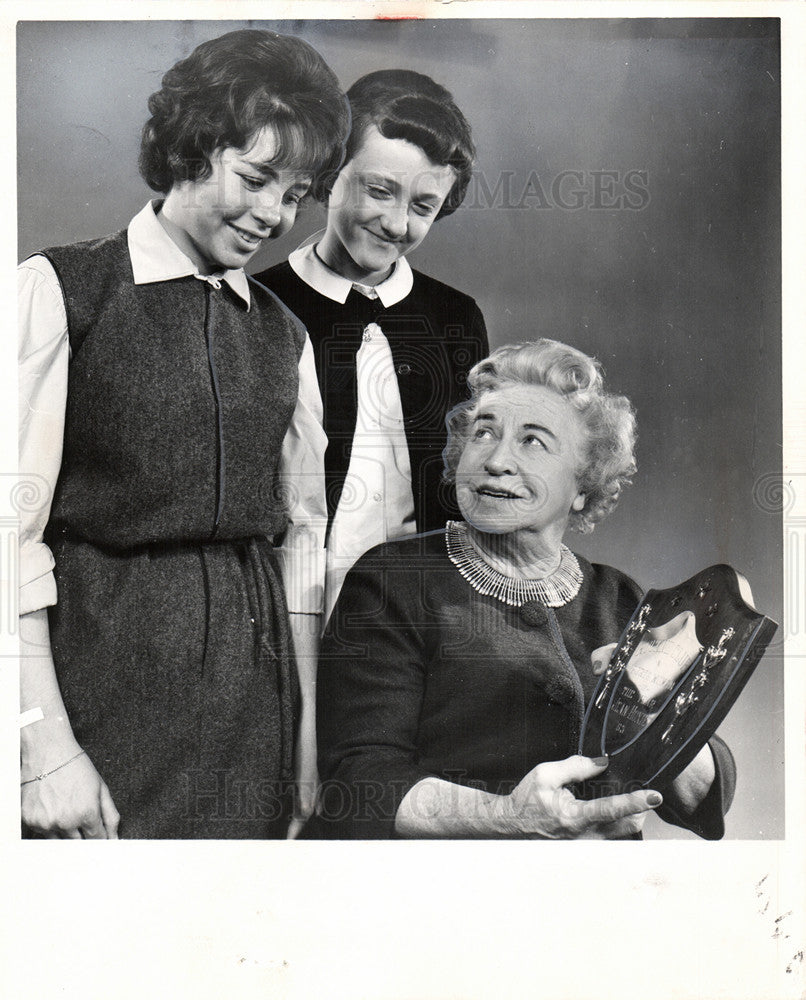 1963 Press Photo Jean Hoxie Tennis Coach Michigan - Historic Images