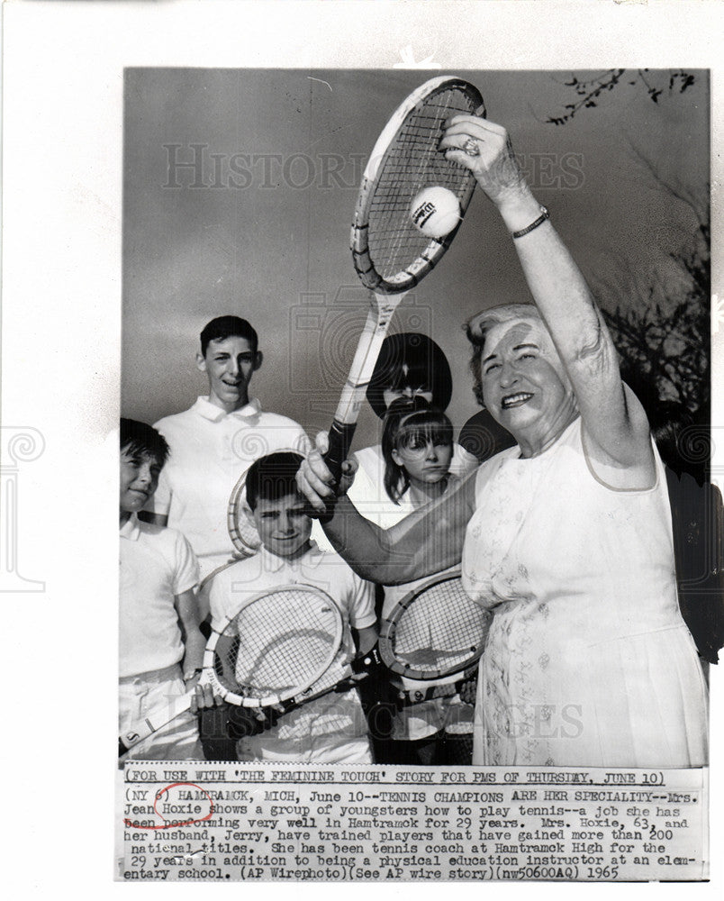 1965 Press Photo Jean Hoxie tennis coach Hamtramek High - Historic Images