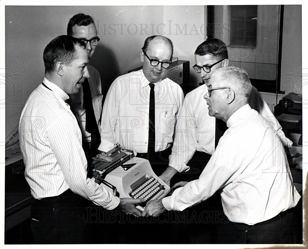 1965 Press Photo Royce Howes Pulitzer Detroit Press - Historic Images