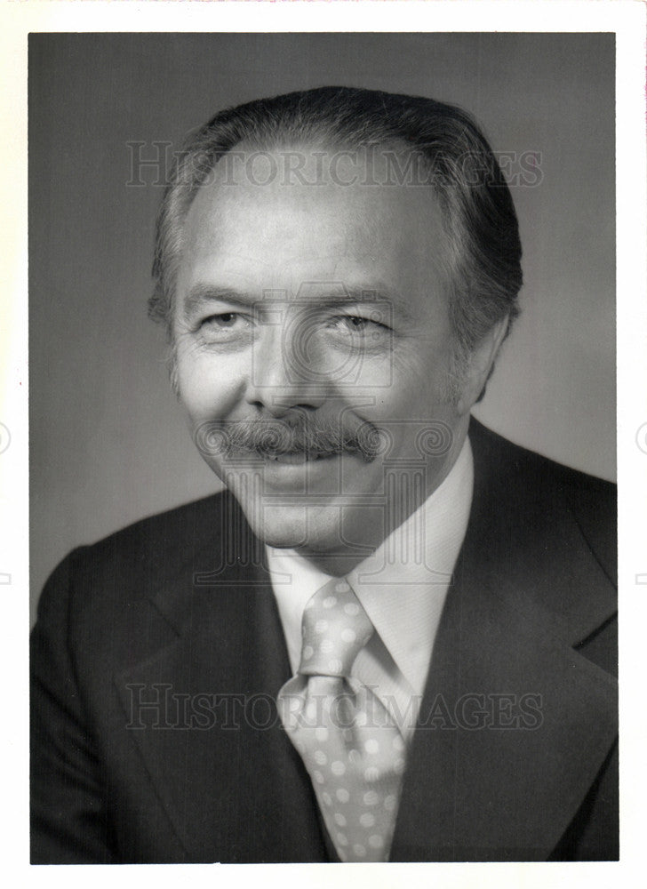 Press Photo Howell Executive United Foundation - Historic Images