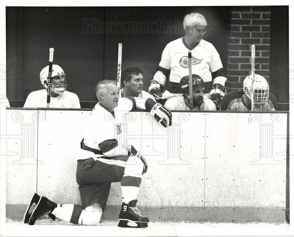 1984 Press Photo Gordie Howe Ice Hockey Player - Historic Images