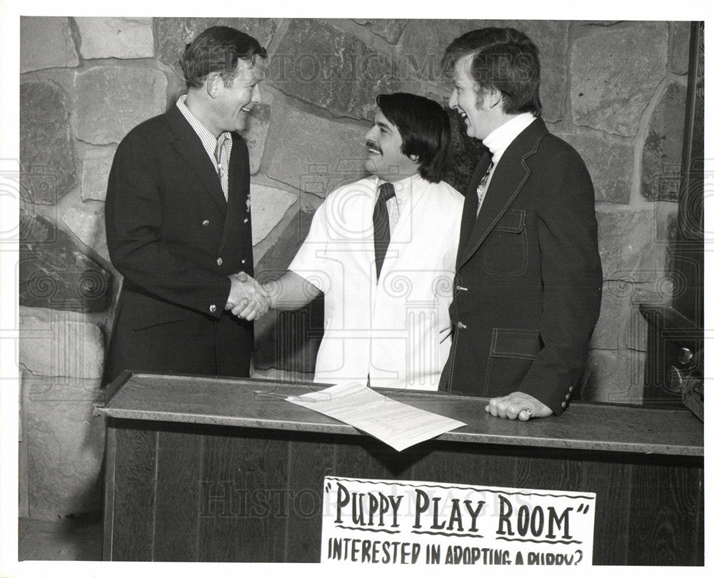 1972 Press Photo Bwana Don PUPPY PLAY ROOM - Historic Images