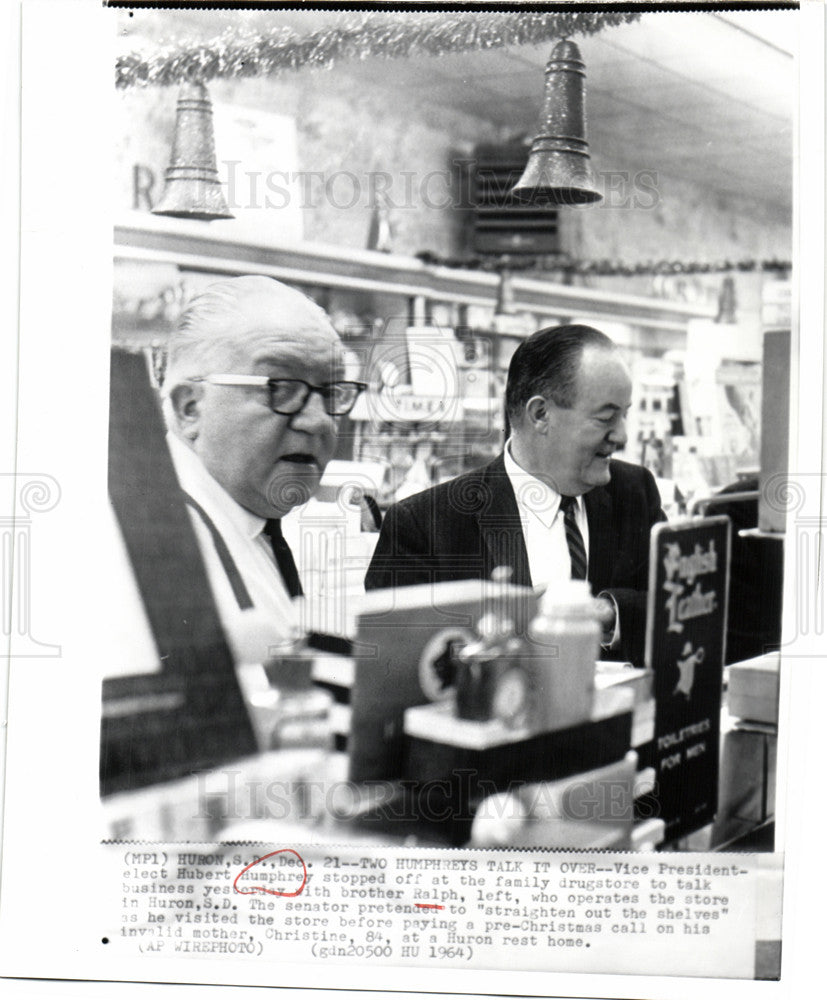 1964 Press Photo Hubert-Humphrey mets his brother Ralph - Historic Images