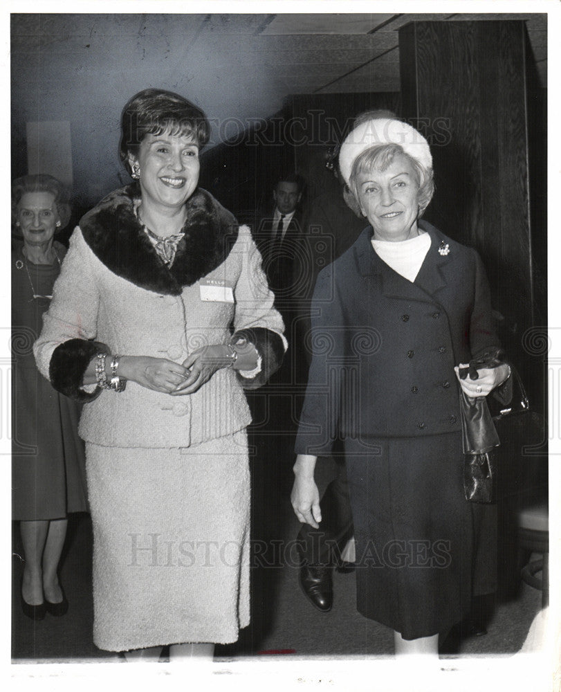 1965 Press Photo FRAN CLARK &amp; MRS. H.H.HUMPhRey - Historic Images