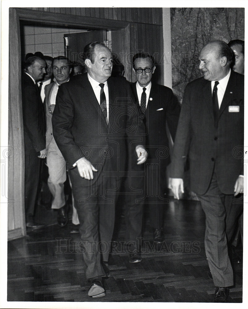 Press Photo Vice-President Hubert Humphrey 5 - Historic Images