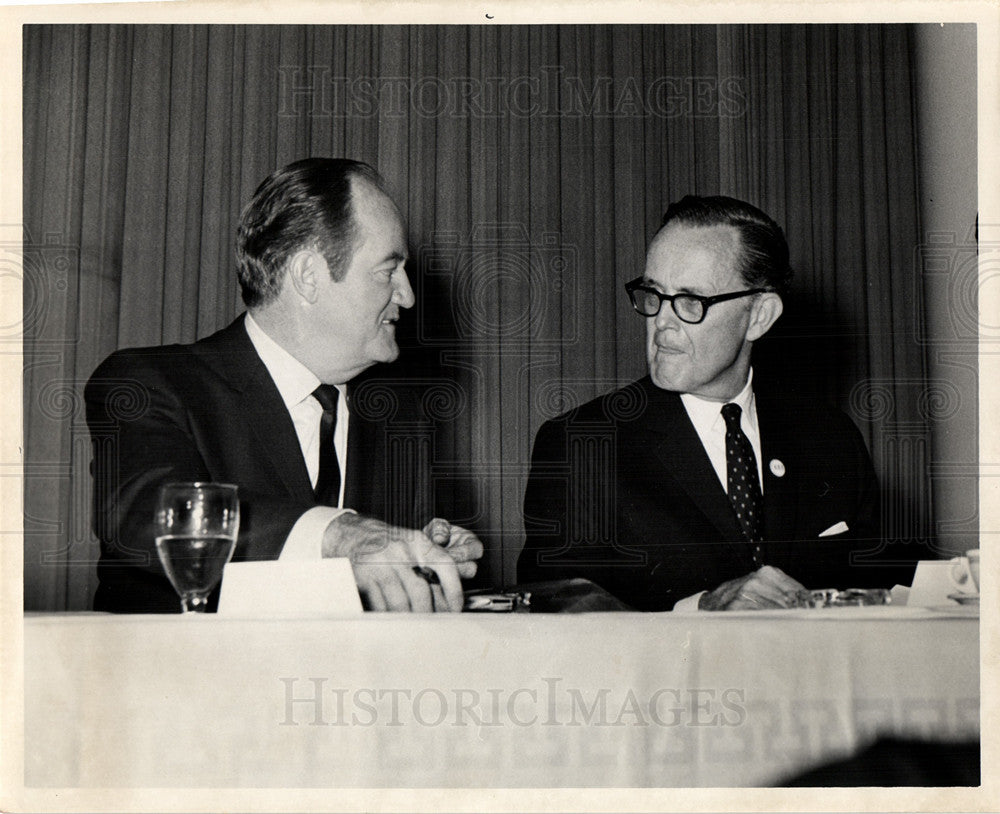 Press Photo Vice-President Hubert Humphrey 9 - Historic Images